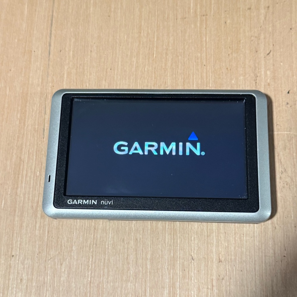 Garmin Nuvi 1350 LM GPS Lifetime Maps Navigation w/OG-Case-Charger Read Info Blw